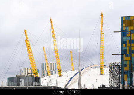 Millennium Dome, jetzt benannt O2, neben der Themse in Greenwich, London, England. Stockfoto