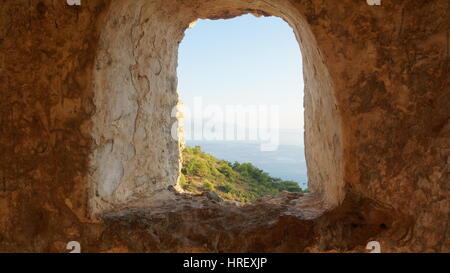 Blick aus dem Fenster in Kayakoy, Türkei Stockfoto