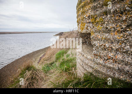 Pillbox auf Küste von Dorset auf Flotte in der Nähe von Chesil Beach Kriegszeit Abwehrkräfte Struktur Stockfoto