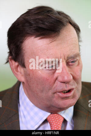 Trainer Nicky Henderson auf der Pressekonferenz am Cheltenham Racecourse vor dem Festival 2017. Stockfoto