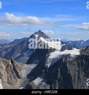 Berge und Gletscher von Mount Titlis, Schweiz gesehen. Berge-Fleckistock und Stucklistock. Stockfoto