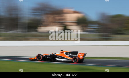 McLaren Fahrer Fernando Alonso beim dritten Tag des Tests vor der Formel1 Saison 2017 auf dem Circuit de Catalunya, Barcelona. Stockfoto