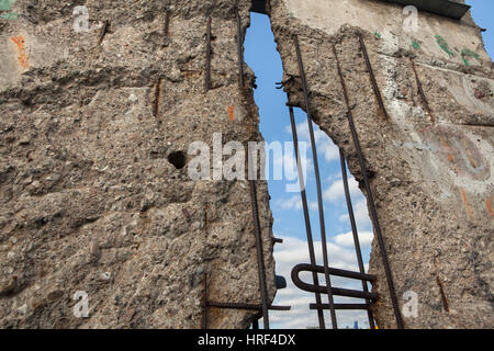 Verbleibenden Abschnitt der Berliner Mauer. Topographie des Terrors, Berlin, Deutschland. Stockfoto