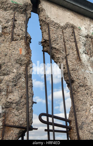 Verbleibenden Abschnitt der Berliner Mauer. Topographie des Terrors, Berlin, Deutschland. Stockfoto