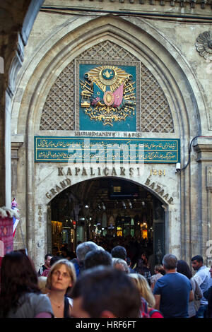 Istanbul, Türkei - April 2013: Gateway Haupteingang zur Ansicht großen Basar in Istanbul, Türkei Stockfoto