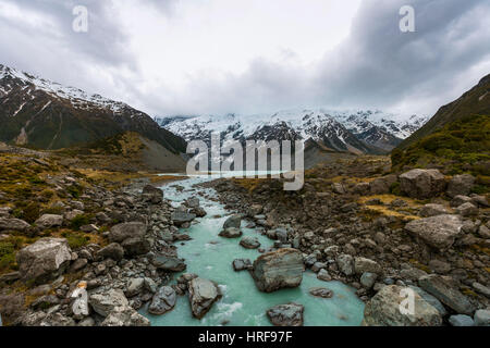 Hooker Fluss fließt vom See Müller, Gletschersee, Hooker Valley, Mount Cook Nationalpark, Canterbury Region, Neuseeland Stockfoto