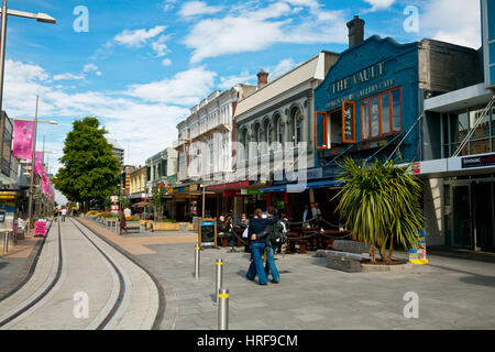 Christchurch, New Zealand - 20. Januar 2010: paar zu Fuß entlang der Cashel Street in Christchurch Central City 2011 Canterbury Ea verwüstet Stockfoto