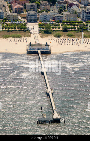 Ahlbeck Seebrücke mit Strand, Seebad Ahlbeck, Heringsdorf, Insel Usedom, Ostsee, Mecklenburg-Vorpommern Stockfoto