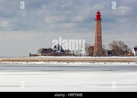 Leuchtturm Flügge an der gefrorenen Ostsee, Fehmarn, Schleswig-Holstein, Deutschland Stockfoto