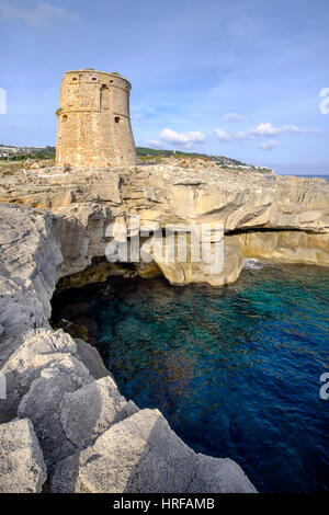 Italien, Apulien, Salento, Provinz, Santa Cesarea Terme, Turm von Porto Miggiano Stockfoto