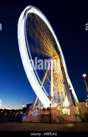 Große leuchtende Riesenrad in Paris, Frankreich Stockfoto