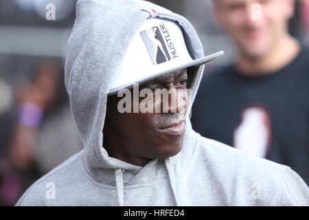 Flavor Flav von Public Enemy beim Bestival 2011 tragen einen grauen Kapuzenpullover hautnah Stockfoto