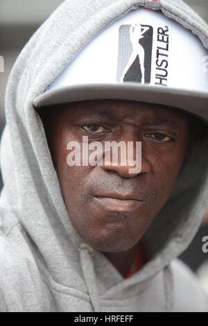 Flavor Flav von Public Enemy beim Bestival 2011 tragen einen grauen Kapuzenpullover hautnah direkt in die Kamera schauen Stockfoto