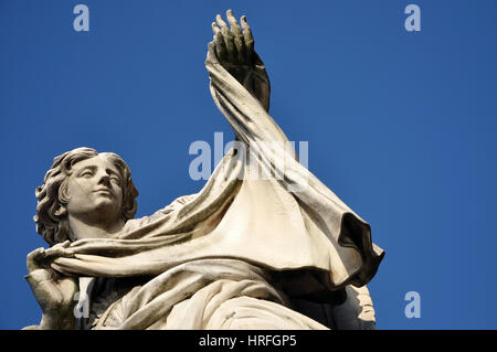 Engel mit dem Schleier-Statue auf der Ponte Sant' Angelo Brücke, Rom Stockfoto