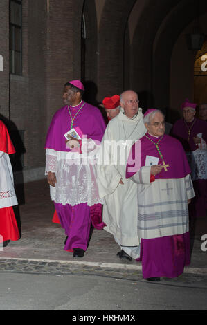 Rom, Italien. 1. März 2017. Papst Francesco ging an die Basilika von St. Anselm auf dem Aventin-Hügel und dann in einer Prozession zur Basilika Santa Sabina, wo die Heilige Messe anlässlich der Asche gefeiert. Bildnachweis: Leo Claudio De Petris/Pacific Press/Alamy Live-Nachrichten Stockfoto