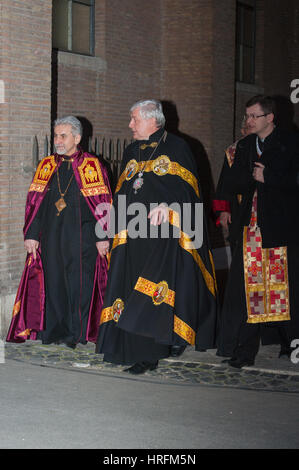 Rom, Italien. 1. März 2017. Papst Francesco ging an die Basilika von St. Anselm auf dem Aventin-Hügel und dann in einer Prozession zur Basilika Santa Sabina, wo die Heilige Messe anlässlich der Asche gefeiert. Bildnachweis: Leo Claudio De Petris/Pacific Press/Alamy Live-Nachrichten Stockfoto