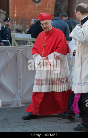 Rom, Italien. 1. März 2017. Papst Francesco ging an die Basilika von St. Anselm auf dem Aventin-Hügel und dann in einer Prozession zur Basilika Santa Sabina, wo die Heilige Messe anlässlich der Asche gefeiert. Bildnachweis: Leo Claudio De Petris/Pacific Press/Alamy Live-Nachrichten Stockfoto