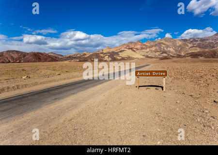 Willkommens-Schild, Panoramafahrt, Artist Drive, schwarze Berge, Death Valley Nationalpark, Death Valley, Kalifornien, USA, Nordamerika Stockfoto