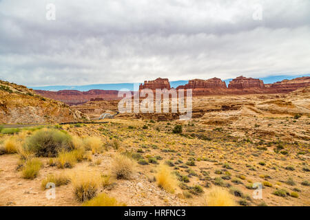 Die Hite Crossing Bridge ist eine Bogenbrücke, die Utah State Route 95 über den Colorado Fluss nordwestlich von Blanding, Utah trägt. Die Brücke-informa Stockfoto