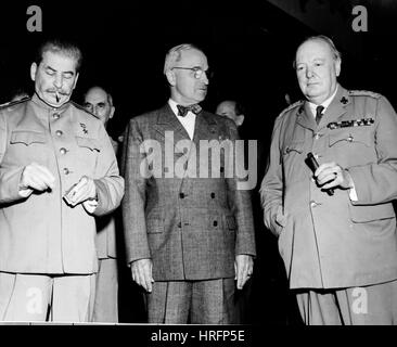 POTSDAM Konferenz 1945 von links: Joseph Stalin, Harry Truman, Winston Churchill Stockfoto