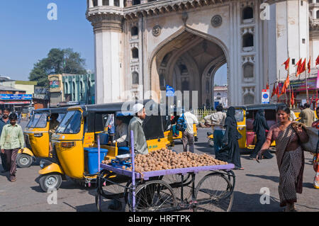 Leben in der Nähe von Charminar Hyderabad Telangana Andhra Pradesh, Indien Stockfoto