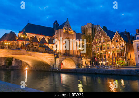 St. Michaels Kirche und Brücke bei Nacht Gent Belgien Stockfoto