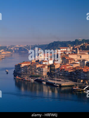 Blick auf den Douro Fluss Ribeira Bezirk Arrabida Brücke Porto Portugal Stockfoto