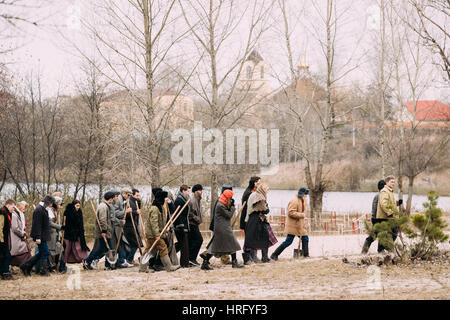 Gomel, Weißrussland - November 26, 2016:Actors gekleidet als Zivilisten auf sowjetischem Territorium unter der Besatzung der Nazis während des zweiten Weltkriegs. Feier des 73. ann Stockfoto