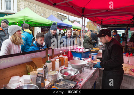 Lebensmittelmarkt stall, Acklam Lebensmittel Markt, Portobello Road, Notting Hill, London England UK Stockfoto