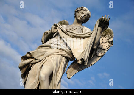 Engel mit dem Schleier. Statue auf der Ponte Sant' Angelo Brücke, Rom Stockfoto