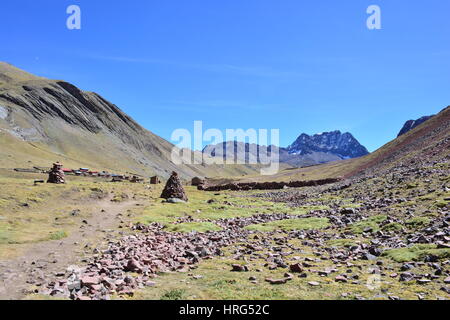 Wunderschöne Landschaft des Cerro Colorado - aka Rainbow Mountain, Vinicunca oder Ausangate - in der Region von Cusco, Peru Stockfoto