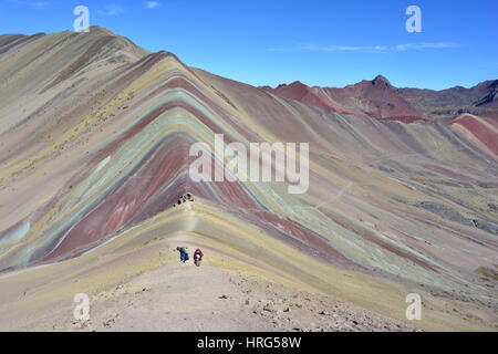 Wunderschöne Landschaft des Cerro Colorado - aka Rainbow Mountain, Vinicunca oder Ausangate - in der Region von Cusco, Peru Stockfoto