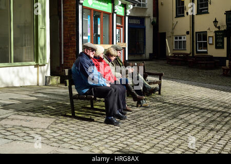 Ashbourne, Derbyshire, UK. 1. März 2017. Tag 2-Aschermittwoch, der Up'ards gehen in Tag 2 mit einem Vorsprung von 1: 0, aber unten "Ards setzen heute auf den Druck. Spiel begann um 14.00hrs und könnten weiter bis 22.00hrs, es sei denn, der Ball Zielfestlegung vor 17.30 Uhr ist, dann sie wieder von Shawcroft Parkplatz beginnen. Die Ziele liegen in der Henmore Brooke und 3 Meilen voneinander entfernt sind. Bildnachweis: Ian Francis/Alamy Live-Nachrichten Stockfoto