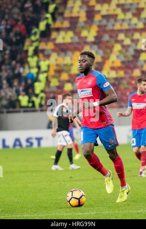 Bukarest, Rumänien. 1. März 2017. Wilfried Moke #21 von FC Steaua Bukarest während der LPF - Fußball rumänischen Liga 1 Orange 2016-2017, Spiel zwischen FC Steaua Bucharst und FC 1848 Dinamo Bukarest auf Arena Nationalstadion Bukarest, Rumänien ROU. Bildnachweis: Cronos Foto/Alamy Live-Nachrichten Stockfoto