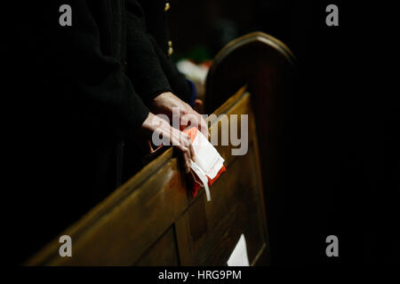 Bydgoszcz, Polen. 1. März 2017. Menschen sind an ein Gedenken-Service für den verfluchten Soldier Widerstandskämpfer aus dem zweiten Weltkrieg gesehen. Bildnachweis: Jaap Aires/Alamy Live-Nachrichten Stockfoto