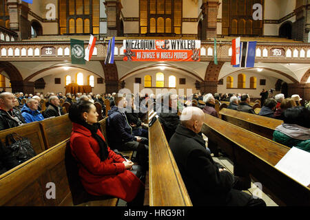 Bydgoszcz, Polen. 1. März 2017. Menschen sind an ein Gedenken-Service für den verfluchten Soldier Widerstandskämpfer aus dem zweiten Weltkrieg gesehen. Bildnachweis: Jaap Aires/Alamy Live-Nachrichten Stockfoto