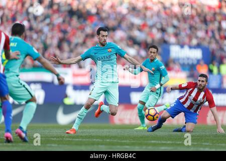 Madrid, Spanien. 26. Februar 2017. Sergio Busquets (Barcelona) Fußball: Spanisch "La Liga Santander" match zwischen Atletico de Madrid 1-2 FC Barcelona im Vicente Calderon Stadion in Madrid, Spanien. Bildnachweis: Mutsu Kawamori/AFLO/Alamy Live-Nachrichten Stockfoto