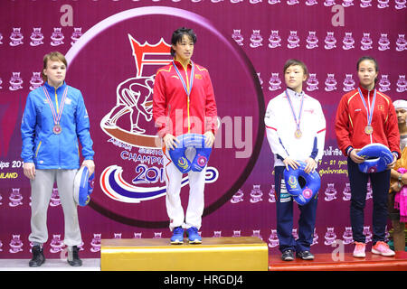 Bangkok, Thailand. 19. Februar 2016. (L-R) Irina Borissova (KAZ), Sun Yanan (CHN), Eri Tosaka (JPN), Vu Thi Hang (VIE) Wrestling: Silbermedaillengewinnerin Irina Borissova von Kasachstan, Goldmedaillengewinner Sun Yanan von China und Bronze Medaillengewinner Eri Tosaka Japans und Vu Thi Hang von Vietnam Stand auf dem Podium mit ihren Medaillen bei den Frauen Freestyle 48kg Preisverleihung am Tag drei der Wrestling-Asienmeisterschaft im Jugendheim Bangkok in Bangkok Thailand. Bildnachweis: Sachiko Hotaka/AFLO/Alamy Live-Nachrichten Stockfoto