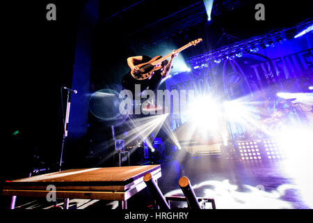 Toronto, Ontario, Kanada. 1. März 2017. US-amerikanische Rock-Band spielte Pierce The Veil ausverkaufter Show in Danforth Music Hall in Toronto. Bandmitglieder: VIC FUENTES, MIKE FUENTES, TONY PERRY, JAIME PRECIADO Credit: Igor Vidyashev/ZUMA Draht/Alamy Live News Stockfoto