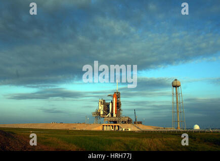 Space Shuttle Endeavor auf Startrampe Stockfoto