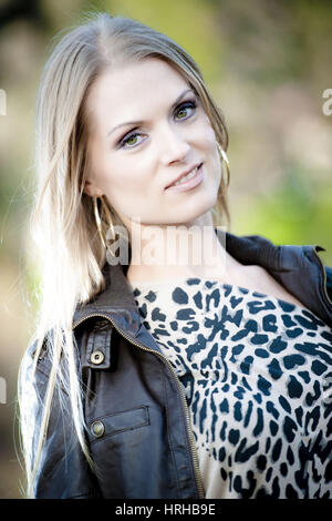 Model Release, anziehend, Blondhaarige Frau Im Portrait - attraktive, blonde Frau im portrait Stockfoto