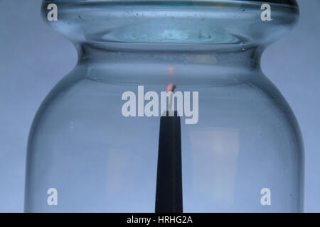 Sterbende Kerzenflamme (Serie) Stockfoto