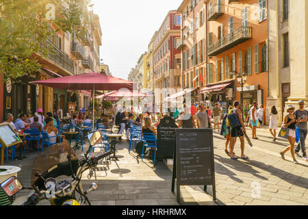 Straße in der Altstadt, Vieille Ville, Nizza, Côte d ' Azur, Alpes-Maritimes, Cote d ' Azur, Frankreich Stockfoto