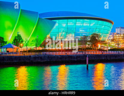 Twilight-Blick auf The Clyde Auditorium und der Hydro, Glasgow, Schottland, Vereinigtes Königreich Stockfoto