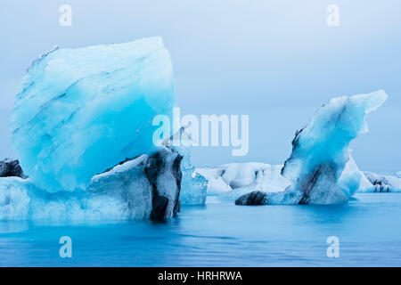 Eisberge schwimmt auf Jökulsárlón Glacial Lagune, Island, Polarregionen Stockfoto