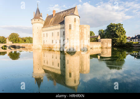 Das Schloss von Sully-Sur-Loire, Sitz des Herzogs de Sully, Loiret, Frankreich Stockfoto