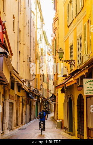 Gasse in der Altstadt, Vieille Ville, Nizza, Alpes-Maritimes, Cote d ' Azur, Provence, Côte d ' Azur, Frankreich Stockfoto