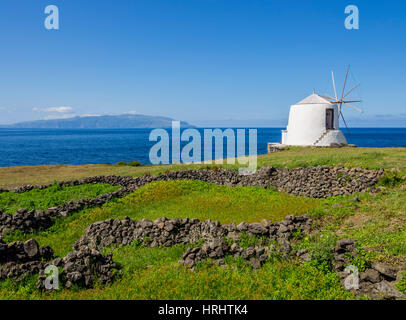 Traditionelle Windmühle, Vila do Corvo, Corvo, Atlantik, Azoren, Portugal Stockfoto