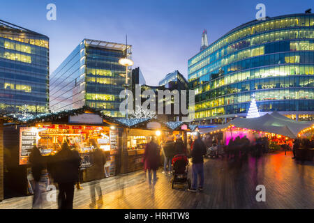 Weihnachtsmarkt, The Scoop und dem oberen Rand der Scherbe, South Bank, London, England, Vereinigtes Königreich Stockfoto