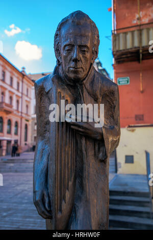 LJUBLJANA, Slowenien - 19. Februar 2017: Neue Statue des Dirigenten und Komponisten Gustav Mahler wurde am Mittag des Freitag, 1. Juli 2011 in Dvorni Trg. Stockfoto